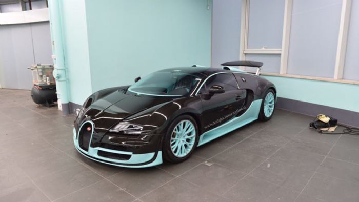 Η Bugatti Veyron κατέχει μερικούς εντυπωσιακούς αριθμούς. Τέσσερις υπερσυμπιεστές. Δεκαέξι κυλίνδρους. 1.000 ίπποι με μέγιστη ταχύτητα 402χλμ/ώρα.