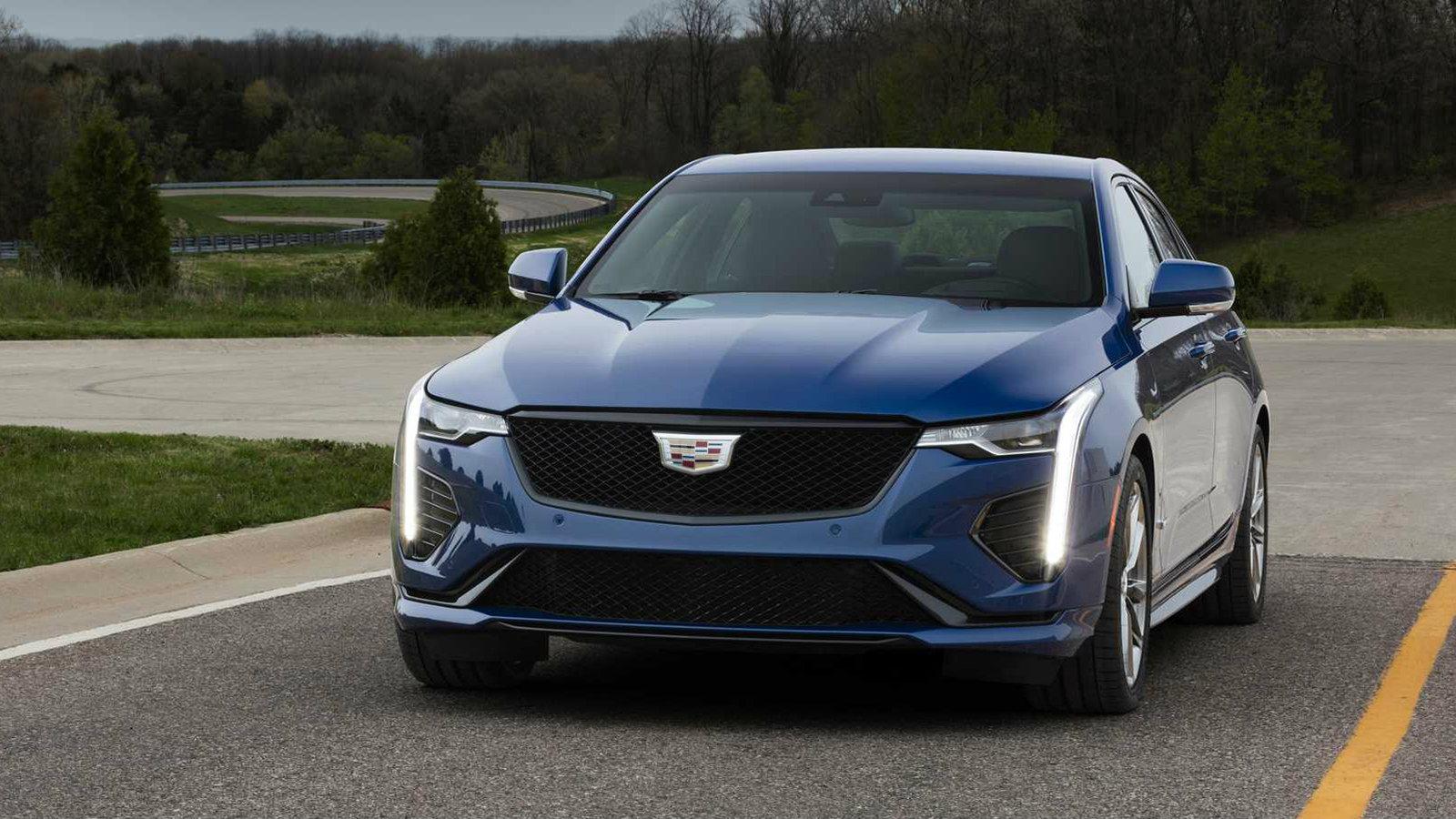 Η σχεδίαση του CT4-V έχει πολλά κοινά στοιχεία με το μεγαλύτερο CT5 .