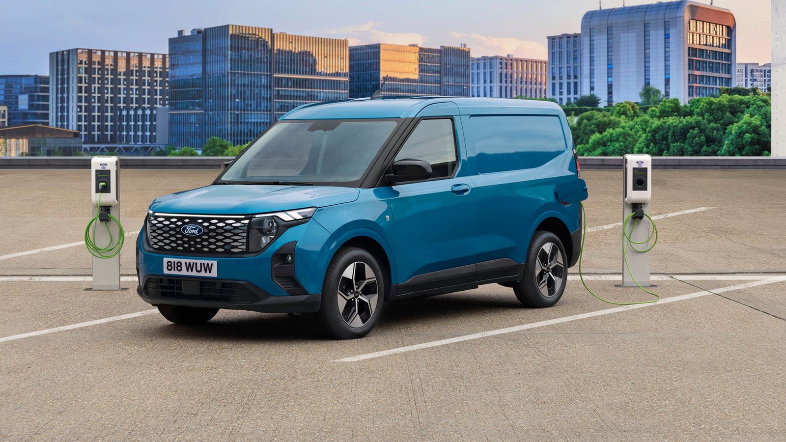 To Ford E-Transit Courier διεκδικεί τηn 9η διάκριση της Ford Pro στα βραβεία International Van of the Year!