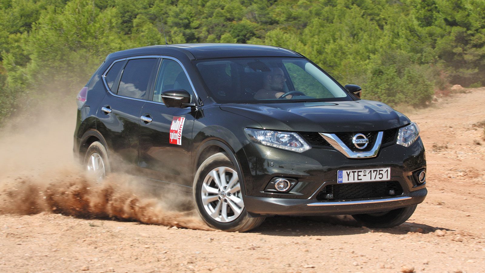 Nissan x-trail vs honda cr-v #4