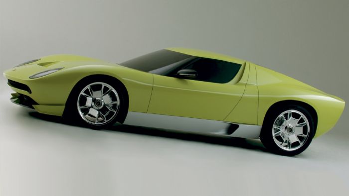 Μιλώντας στο συνέδριο «2017 Automotive News Europe Congress», ο επικεφαλής της Lamborghini δήλωσε πως είναι ανοικτός στη Miura του 21ου αιώνα (στη φωτό το Miura Concept του 2006).