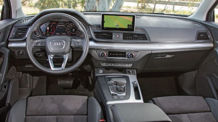 Εντυπωσιακό σε ποιότητα, το εσωτερικό του νέου Audi Q5 προβάλει πολυτέλεια και high-tech χαρακτήρα.
