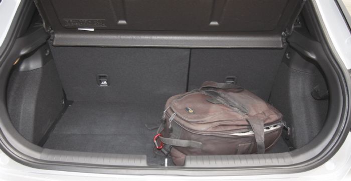 Το πορτ-μπαγκάζ του i20 ανέρχεται στα 326 λίτρα και είναι από τα μεγαλύτερα που υπάρχουν στην κατηγορία.
