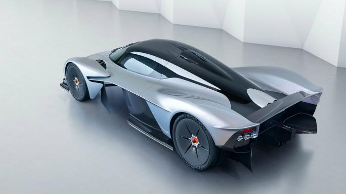 Σε ότι αφορά τα μηχανικά σύνολα η Aston Martin αρνήθηκε να γνωστοποιήσει τις τεχνικές προδιαγραφές.