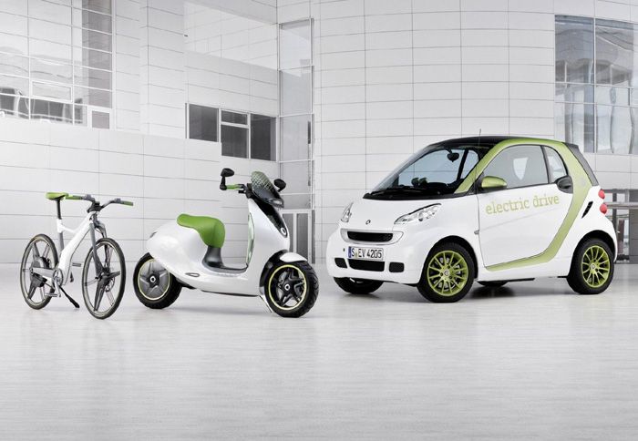 Το escooter παρουσιάστηκε το 2010 στο Σαλόνι του Παρισιού μαζί με το ηλεκτρικό αυτοκίνητο της Smart αλλά και το ηλεκτρικό ποδήλατο που θα παρουσιαστεί φέτος.

