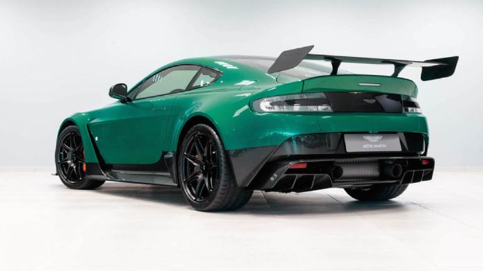 Αν και στο 2016 είχαν φτιαχτεί μόνο 100 Aston Martin GT12, αυτό εδώ το αυτοκίνητο είναι το μόνο με αυτό το χαρακτηριστικό εργοστασιακό πράσινο χρώμα και βρίσκεται για πώληση.