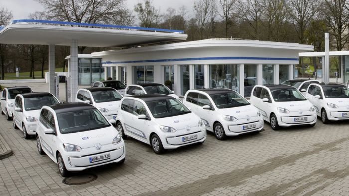 Η Volkswagen ανακοινώνει πως το e-up! χρειάζεται 3 ευρώ ρεύμα ανά 100 χλμ, έχοντας κατανάλωση 11,7 kWh/100 χλμ.