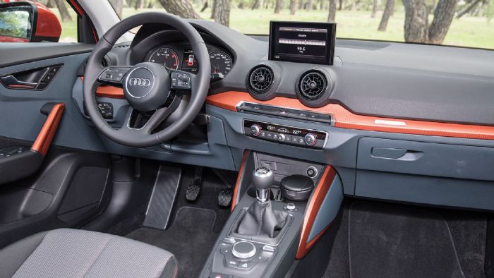 Πολυτελής κατασκευή και διάκοσμος για το εσωτερικό του Audi Q2, που δικαιολογεί απόλυτα τον premium χαρακτήρα του.