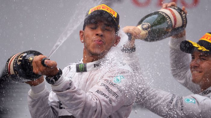 Η Mercedes απέδειξε την ανωτερότητά της και στο GP της Κίνας, καθώς εκεί οι πιλότοι της Lewis Hamilton και Nico Rosberg, έφεραν το τρίτο σερί 1-2 στην εταιρεία. 