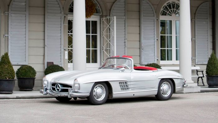 Σίγουρα το καμάρι του στόλου είναι η Mercedes-Benz 300 SL Roadster του 1958, η οποία έχει αξία 600.000 - 800.000 ευρώ. 