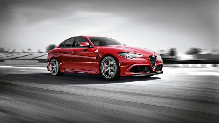 Το 4θυρο αμάξωμα της Alfa Romeo Giulia συνδυάζει το παραδοσιακό ξεχωριστό ιταλικό στυλ, με το δυναμισμό που οφείλει να εκπέμπει μια Alfa.