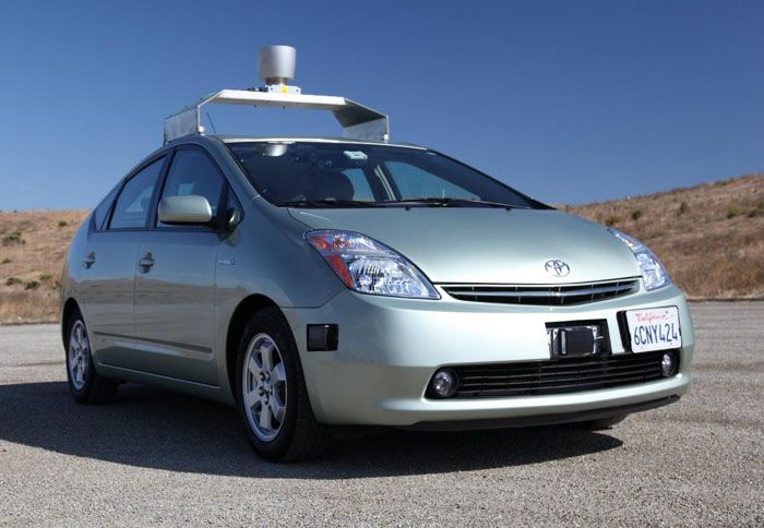 Το αυτόνομο Toyota Prius που χρησιμοποιεί η Google για να εξελίξει την αν λόγω τεχνολογία.