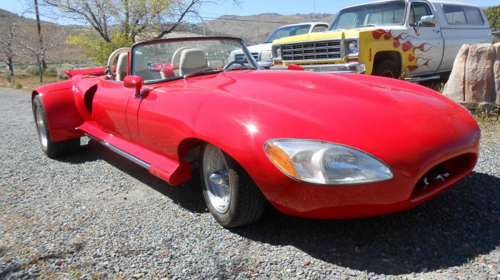 Μοιάζει απίστευτο αλλά ο ιδιοκτήτης αυτού του Viper Red 1968 Jaguar E-Type ζητάει 80.000 δολάρια ήτοι 73.000 ευρώ για να το πουλήσει.