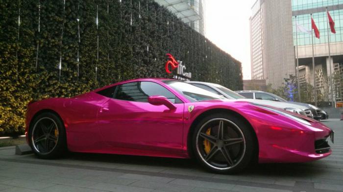 Εσείς θα παίρνατε μια Ferrari σε ροζ  χρώμα;