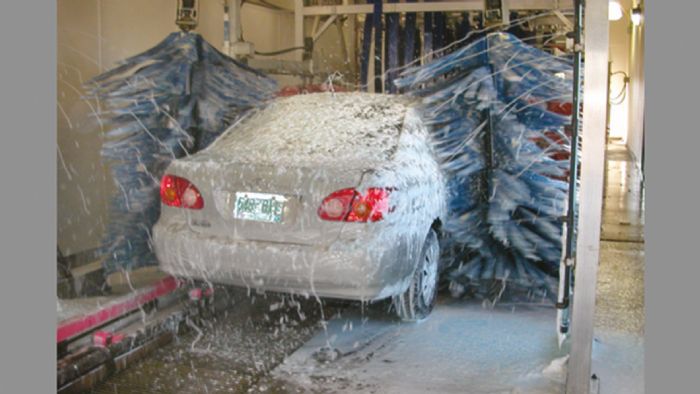 Ένα πλυντήριο αυτοκινήτων θα καθαρίσει ιδανικά το αυτοκίνητό σας.