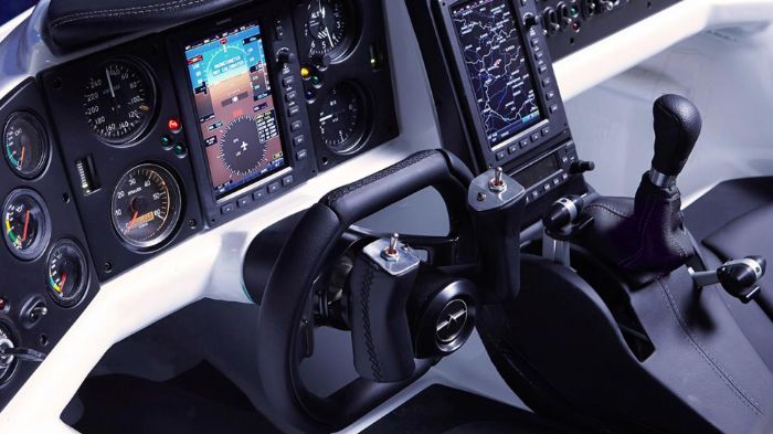 Το AeroMobil 3.0 είναι το 3ης γενιάς μοντέλο που κατασκεύασε η εταιρεία από συνθετικά υλικά ελαφρού τύπου και εξοπλισμό που καλύπτει τις ανάγκες τόσο στον δρόμο όσο και στον αέρα.