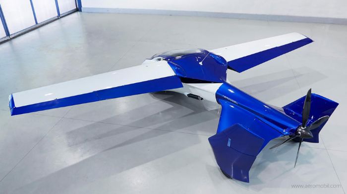 Το AeroMobil 3.0 απαιτεί, σύμφωνα με την εταιρεία, «λίγες εκατοντάδες μέτρα» για να απογειωθεί και να προσγειωθεί, αφού διαθέτει προσαρμοζόμενα φτερά σε διάφορες θέσεις με τελικό άνοιγμα τα 8,32 μ.