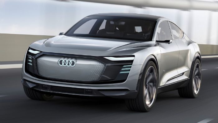 H Audi μας αποκαλύπτει το E-Tron Sportback Concept, ένα πρωτότυπο crossover όχημα με coupe στοιχεία, το οποίο η εταιρεία θέλει να βγάλει στην παραγωγή το 2019.