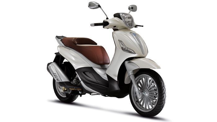Από 4.370 ευρώ στα 3.890 ευρώ! Πολύ καλή προσφορά για το Beverly 300, προσφορά που αξίζει να δείτε όσοι ψάχνετε για το επόμενο scooter σας.