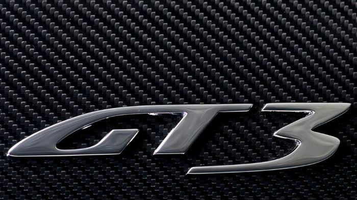 Καβγάς γύρω από το όνομα «GT3» έχει ανάψει μεταξύ των Aston Martin και Porsche.