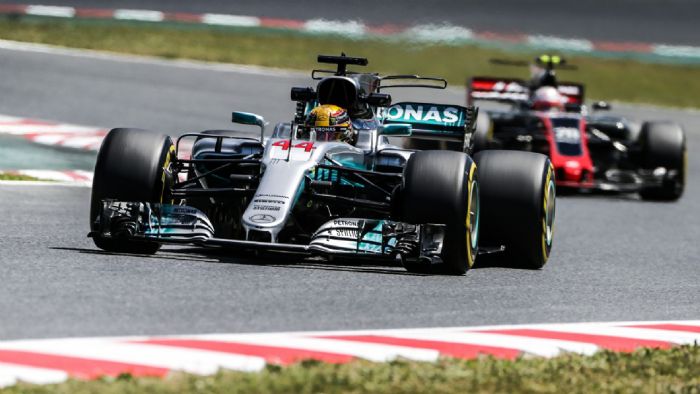 Στις σημερινές κατατακτήριες δοκιμές, μόλις 0,051 δλ. χώρισαν τον Lewis Hamilton και τον Sebastian Vettel, με τον Βρετανό να καταλαμβάνει άλλη μία pole position.