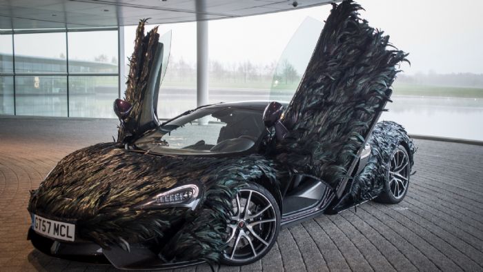 Η McLaren δημιούργησε μία 570GT επενδυμένη με ανθρακονημάτινα φτερά, ονομάζοντας μάλιστα τη «νέα» της τεχνολογία Feather Wrap.