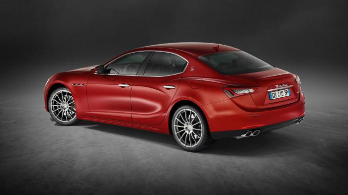 Η νέα Maserati Ghibli θα είναι διαθέσιμη σε δύο εκδόσεις, την Luxury και την Sport. 