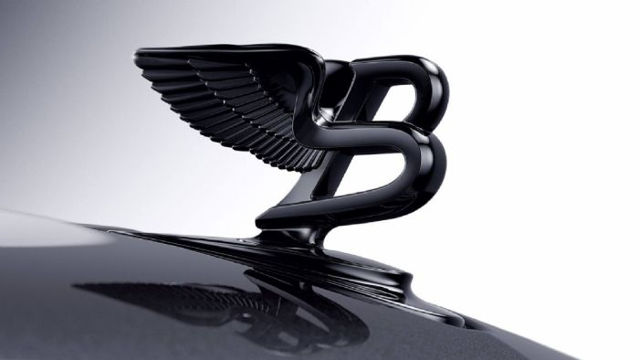Μαύρο δεν είναι μόνο το αμάξωμα της Beluga Edition, αλλά τα πάντα. Από τις ζάντες των 21 ιντσών μέχρι και τα σήματα της Bentley.