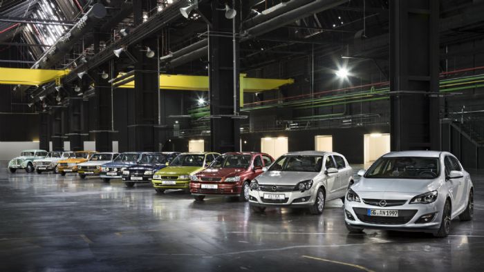 Η Opel έχει κατασκευάσει μέχρι στιγμής περισσότερα από 24 εκ. Kadett και Astra. Στη φωτογραφία βλέπουμε τις 10 γενιές μικρομεσαίων οχημάτων με το σήμα της εταιρείας.