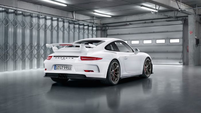 Η Porsche εξετάζει την πιθανότητα δημιουργίας ακόμα πιο «καθαρόαιμων» εκδόσεων και μοντέλων, ένα και εφόσον η 911R έχει την αναμενόμενη απήχηση για τους υπεύθυνους της εταιρίας.