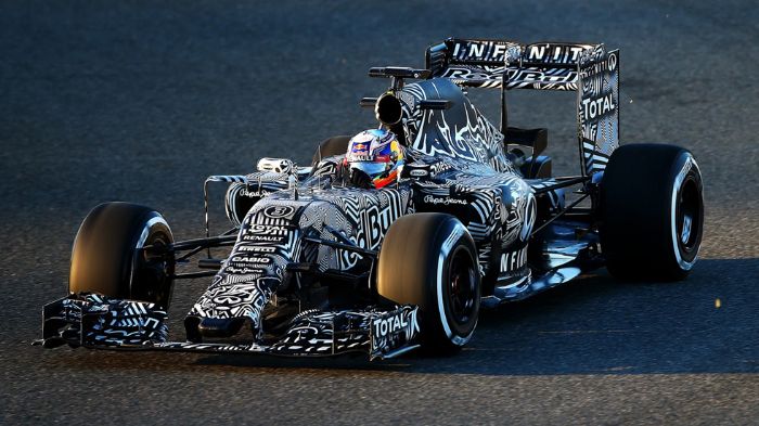 Η Red Bull έφερε στην πίστα Jerez το νέο μονοθέσιό της με την κωδική ονομασία RB11, αλλά και με… καμουφλάζ. 