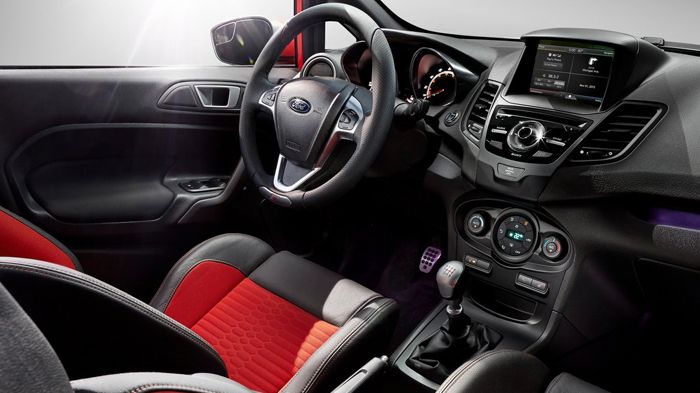 Το νέο Ford Fiesta RS αναμένεται να τροφοδοτηθεί από ένα 1,6 λτ. turbo 4κύλινδρο μοτέρ, το οποίο θα μπορεί να αποδώσει από 180 έως 230 ίππους (εδώ εικονίζεται το Fiesta ST).