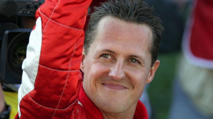 Ένα χρόνο μετά το ατύχημα και ύστερα από πολλαπλές εγχειρήσεις, ο Schumacher ναι μεν δεν έχασε τη ζωή του, όμως βρίσκεται σε πολύ δύσκολη κατάσταση.