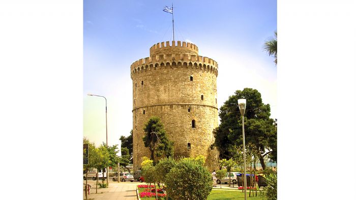 Η Θεσσαλονίκη είναι μια πόλη γεμάτη από μνημεία και αξιοθέατα, που μπορεί να “φανερώνουν” την ηλικίας της αλλά την καθιστούν γοητευτική και αιώνια! 