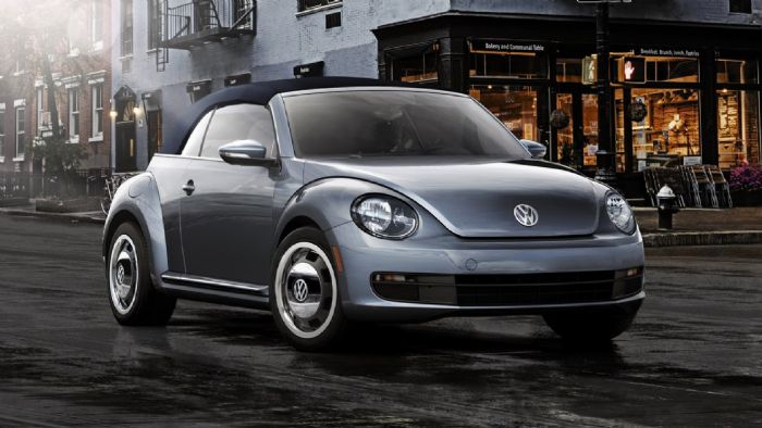 Το Volkswagen Beetle Convertible Denim πρόκειται να παραχθεί σε 2.000 αντίτυπα. Αποτελεί έναν φόρο τιμής στον αντίστοιχο σκαραβαίο της δεκαετίας του 1970, τον γνωστό και ως Jeans Bug.