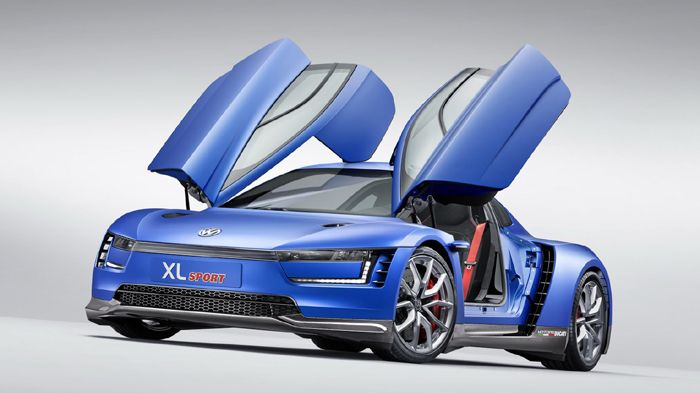 Παρόλο το κοινό DNA με το XL1, το XL Sport προβάλει μια αγωνιστική φιλοσοφία, χάρη στο πλατύτερο και μακρύτερο αμάξωμά του και στις πόρτες που ανοίγουν προς τα επάνω.