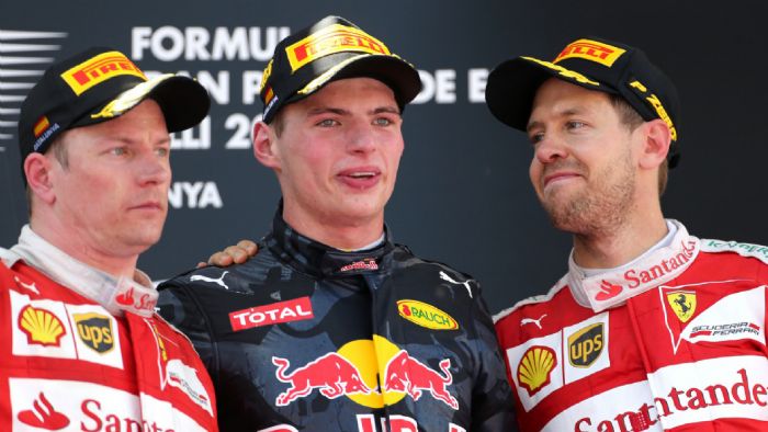 Ο Vettel καμαρώνει τον Verstappen που του πήρε το ρεκόρ του νεότερου νικητή στην F1. Fair play…