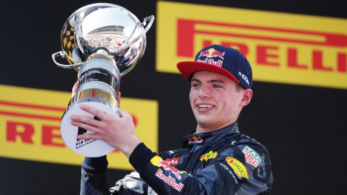 Ο Ολλανδός Max Verstappen, όντας 18 χρόνων και 228 ημερών, είναι από σήμερα ο νεότερος νικητής στην F1, κάτι που μάλιστα κατάφερε στο ντεμπούτο του με την Red Bull.