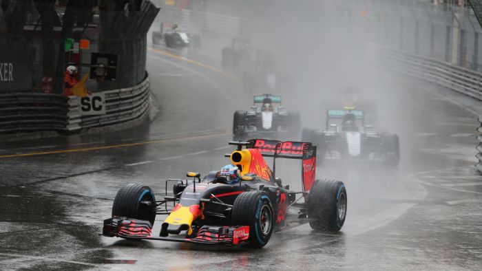 Μια «γκάφα» της ομάδας της Red Bull στοίχησε στον Daniel Ricciardo τη νίκη στο Μονακό.