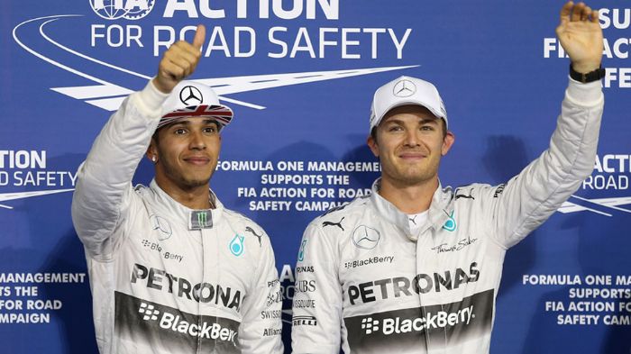 Το μόνο σίγουρο είναι πως ένας από τους δύο αύριο το μεσημέρι θα είναι πρωταθλητής. Τις πιθανότητες συγκεντρώνει ο Hamilton (αριστερά), αλλά ο Rosberg (δεξιά) ξεκινάει πρώτος.