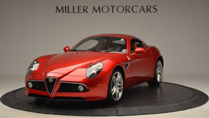 Η Alfa Romeo 8C αποτελεί ένα από τα σπάνια σπορ αυτοκίνητα παγκοσμίως, με την παραγωγή του να έχει περιοριστεί στις 1.000 μονάδες.