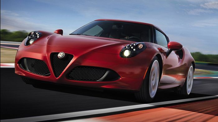 Η «κανονική» Alfa Romeo 4C (φωτό) έχει σχέση ισχύος/λίτρο ίση με 136 ίππους, μια τιμή που ετοιμάζονται να βελτιώσουν στην Alfa με μια 4C επιδόσεων, την έκδοση Quadrifoglio Verde.