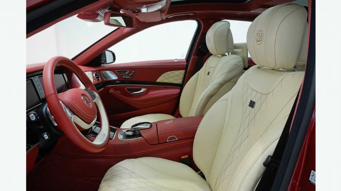 Στο εσωτερικό της S63 AMG, το κόκκινο συνδυάζεται με το μπεζ, με το δέρμα να καλύπτει όλες τις επιφάνειες της καμπίνας.