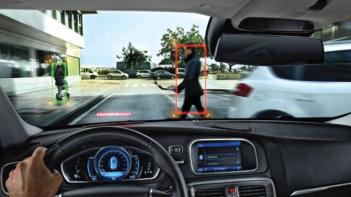 Η Volvo έχει εξελίξει περαιτέρω το σύστημά της δίνοντας βάρος στην αναγνώριση πεζού, αλλά και ατόμου που κινείται με αναπηρικό καρότσι. Η Volvo έχει εξελίξει περαιτέρω το σύστημά της δίνοντας βάρος στην αναγνώριση πεζού, αλλά και ατόμου που κινείται με αναπηρικό καρότσι.