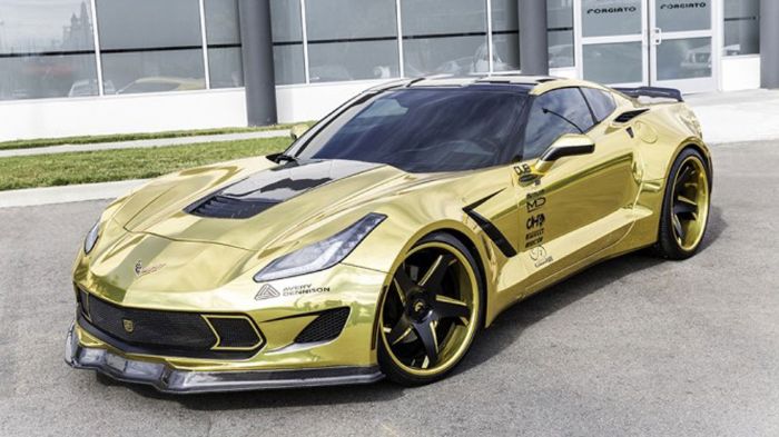 Εκθαμβωτική αυτή η Corvette με το χρυσό χρώμα της.