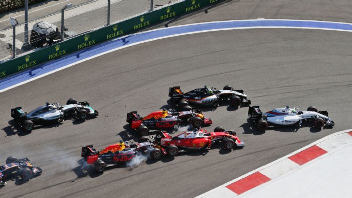 Ο Ρώσος οδηγός της Formula 1 σπάει τη σιωπή του, μετά το περιστατικό με την σύγκρουση του μονοθεσίου του με την Ferrari του Vettel στο GP Ρωσίας.