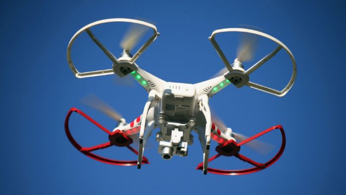Υποχρεωτική θα γίνει η ασφάλιση των drones. Λέτε να πληρώσουν και τέλη κυκλοφορίας;