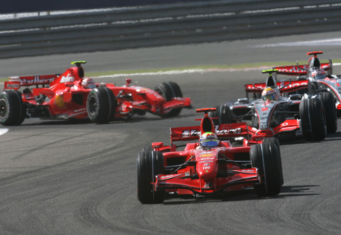 H F1 στηρίζει την οδική ασφάλεια H F1 στηρίζει την οδική ασφάλεια
