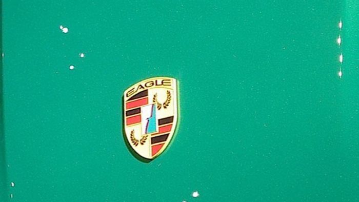 Η Eagle πήρε την άδεια να τοποθετήσει το όνομά της στο λογότυπο της Porsche.