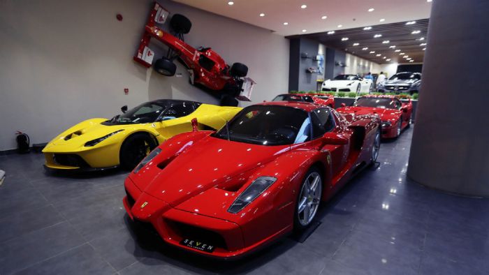 Στο Ριάντ, την πρωτεύουσα της Σαουδικής Αραβίας, βρίσκεται η εμπορία μεταχειρισμένων Seven Car Lounge. Στην έκθεσή της βρίσκονται -μεταξύ άλλων- οι 4 κορυφαίες Ferrari των τελευταίων χρόνων.. 